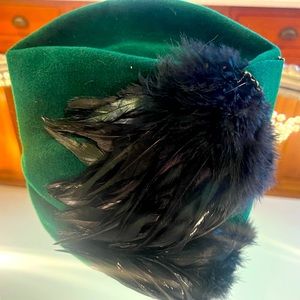 Here’s Your PERFECT Peter Pan Hat Cap! 💚Vintage Sonni Feather Hat Forest Green
